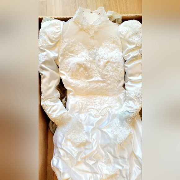 Vintage Wedding Dress with Flower Headband Veil - Picture 1 of 5